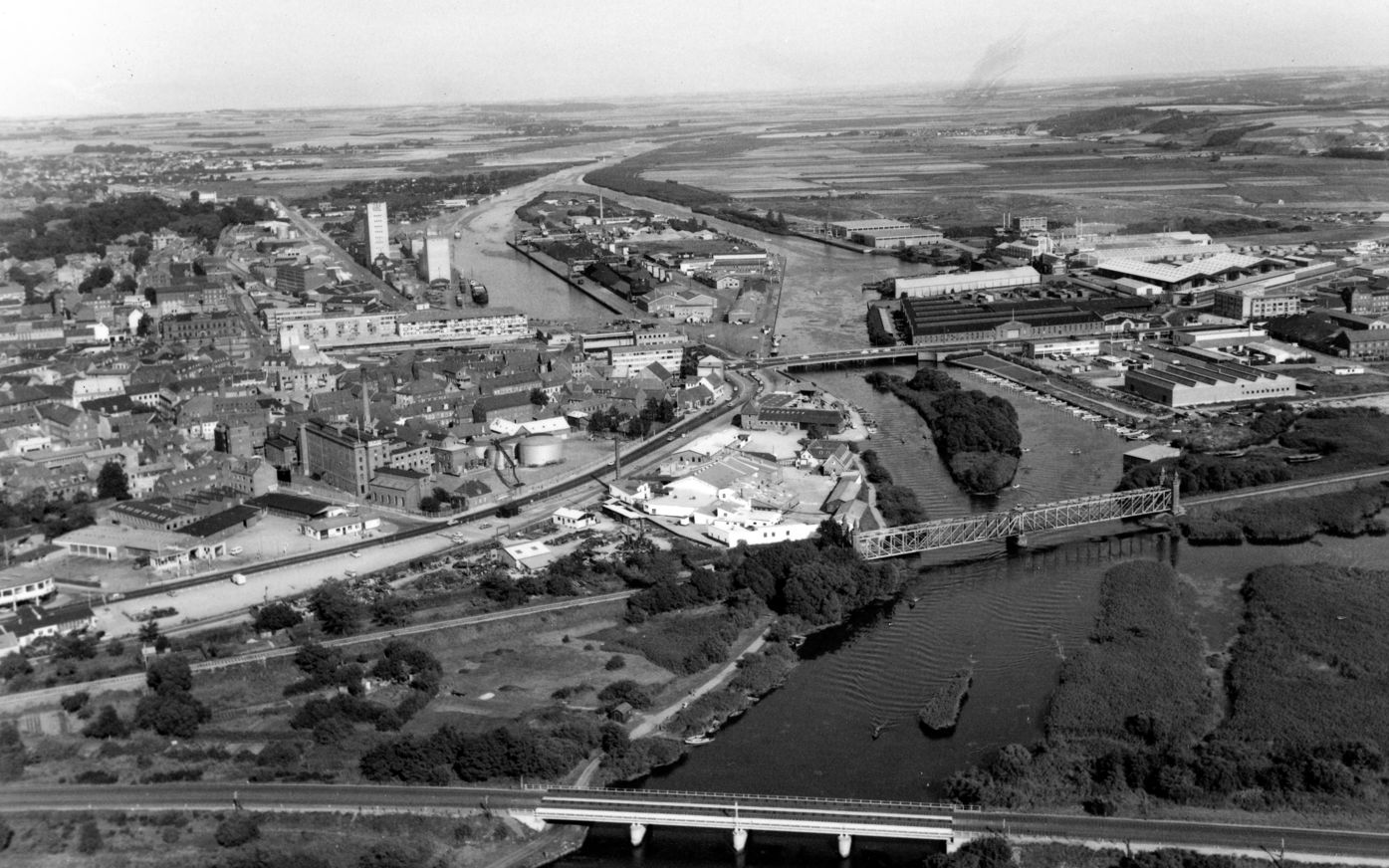 Justesens Plæne og Blå Bro i gamle dage