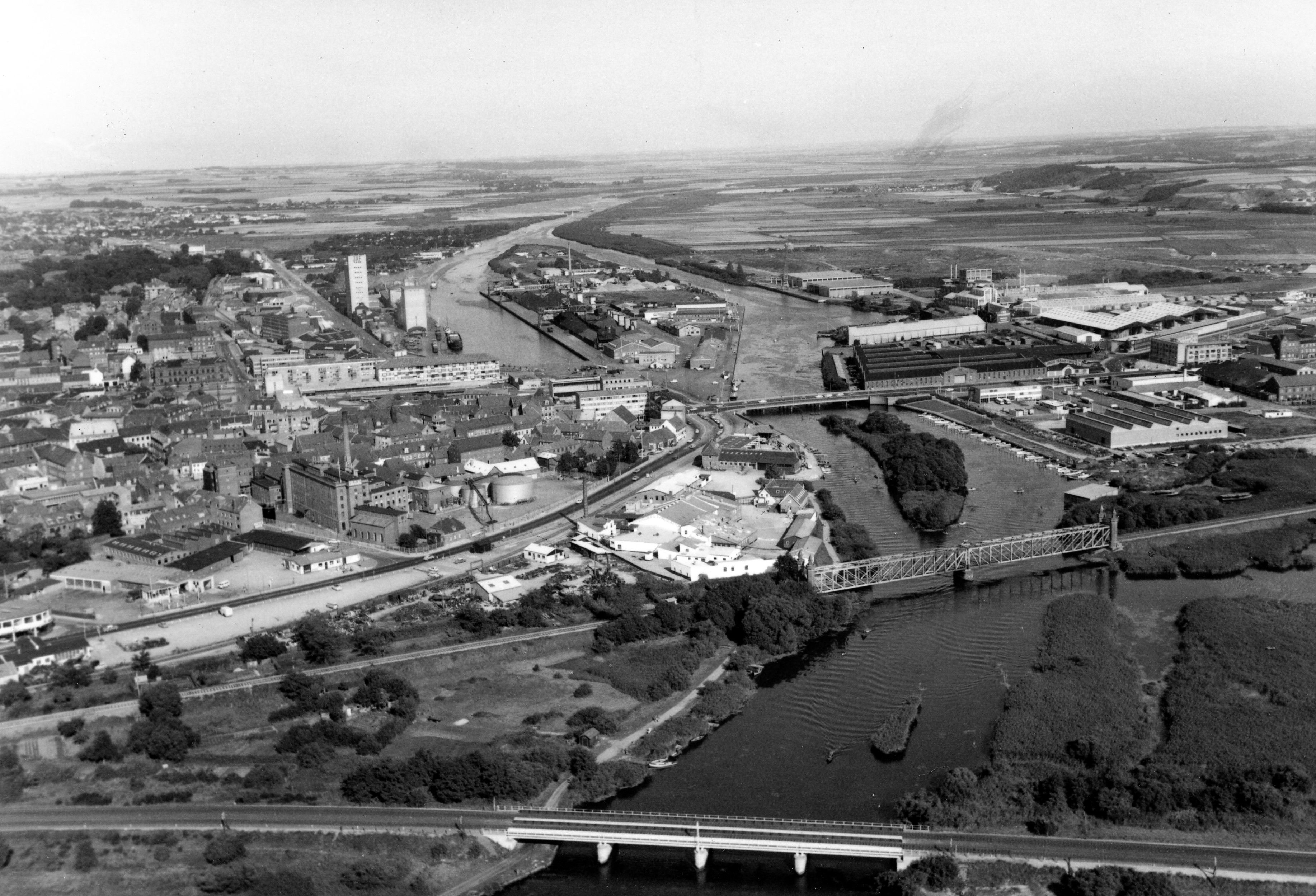 Justesens Plæne og Blå Bro i gamle dage